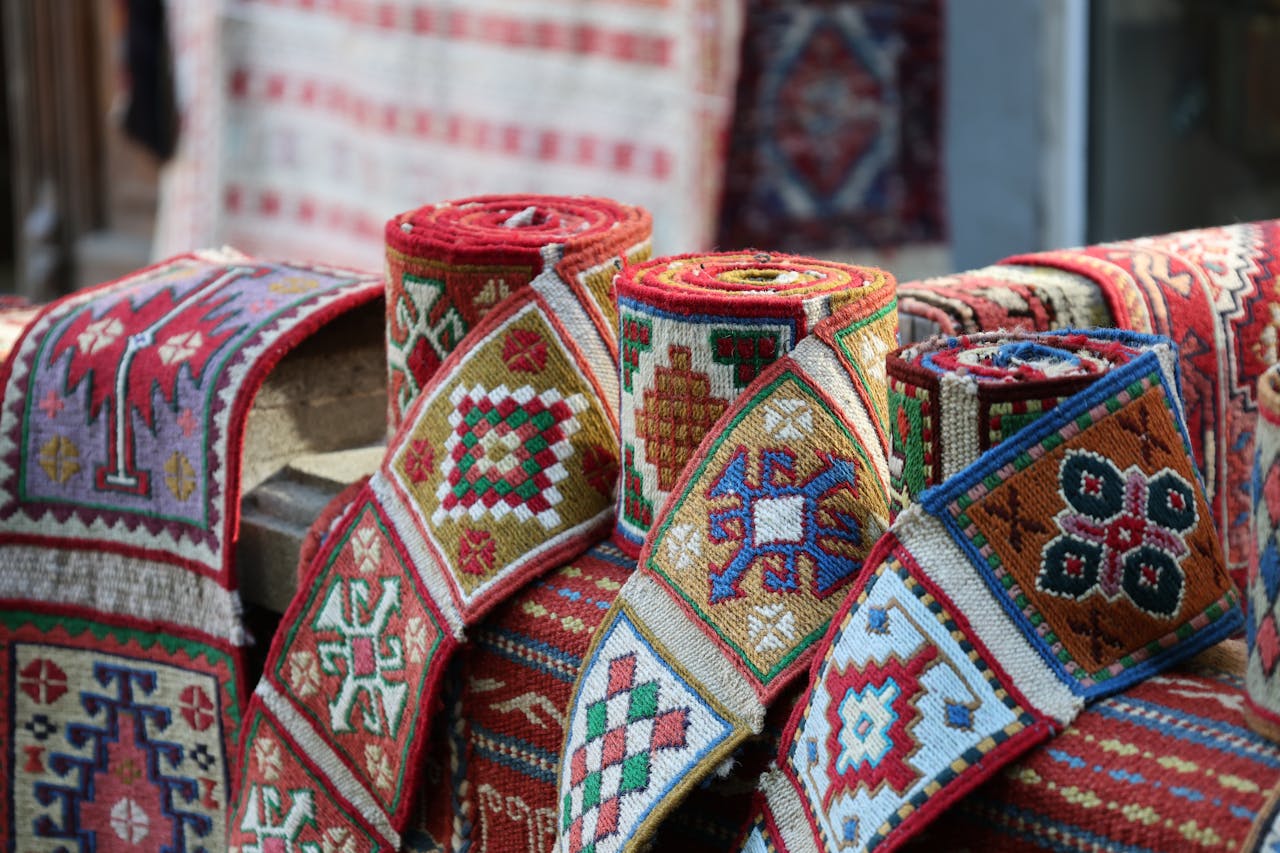 colorful-rolled-textiles-with-geometric-patterns-34556373